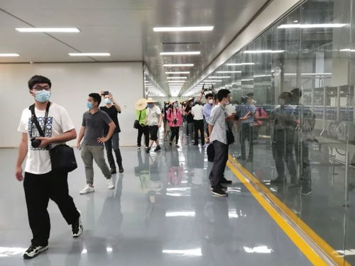 科技護航品質 透明見證安全——數十家媒體走進畫景礦泉水數字工廠